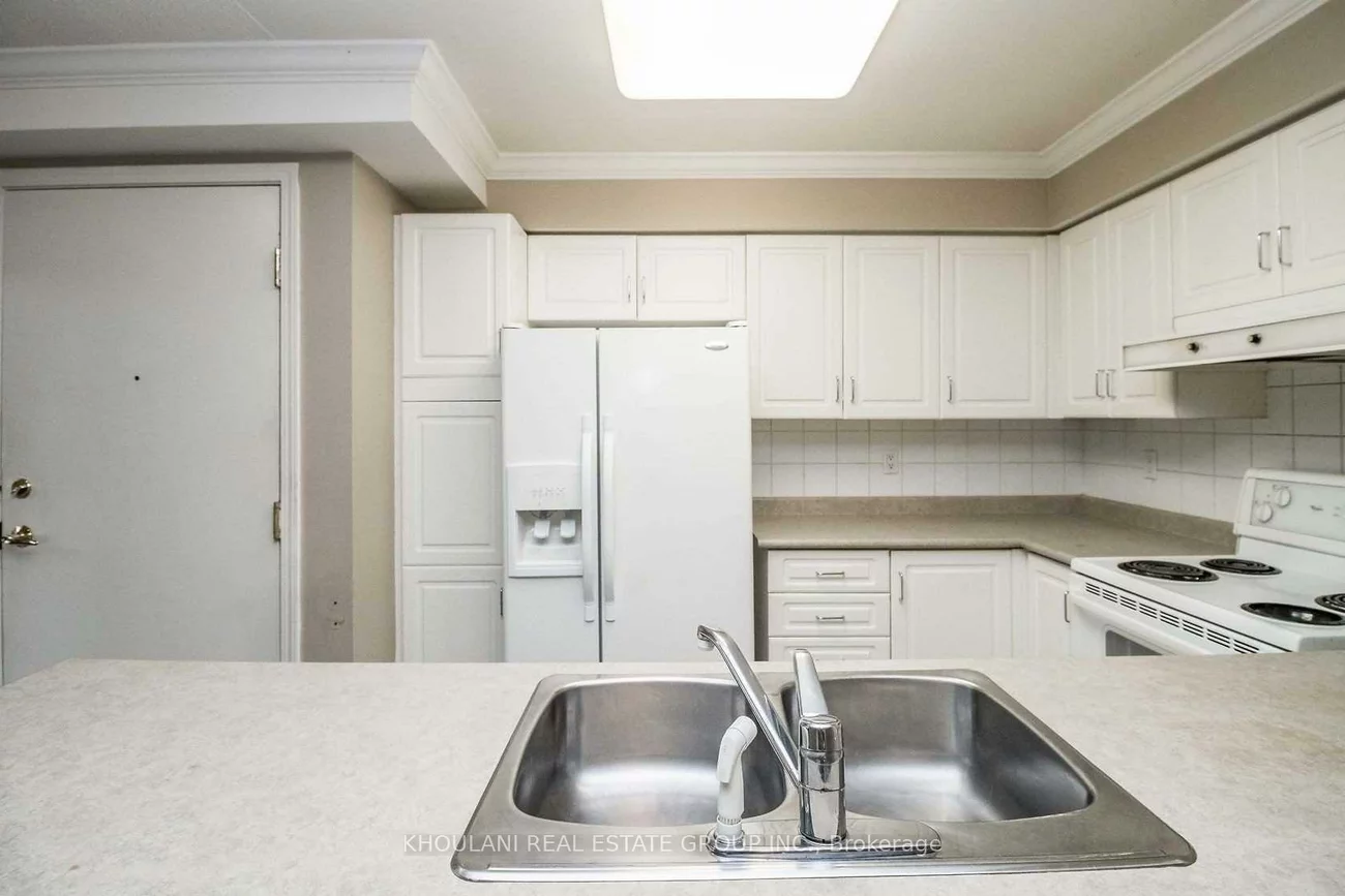 35, Kingsbridge Garden, Hurontario, Mississauga