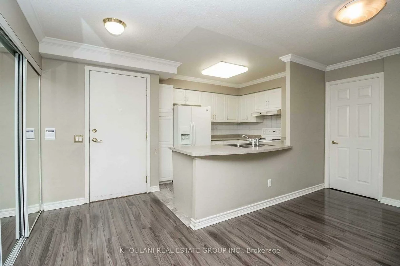 35, Kingsbridge Garden, Hurontario, Mississauga