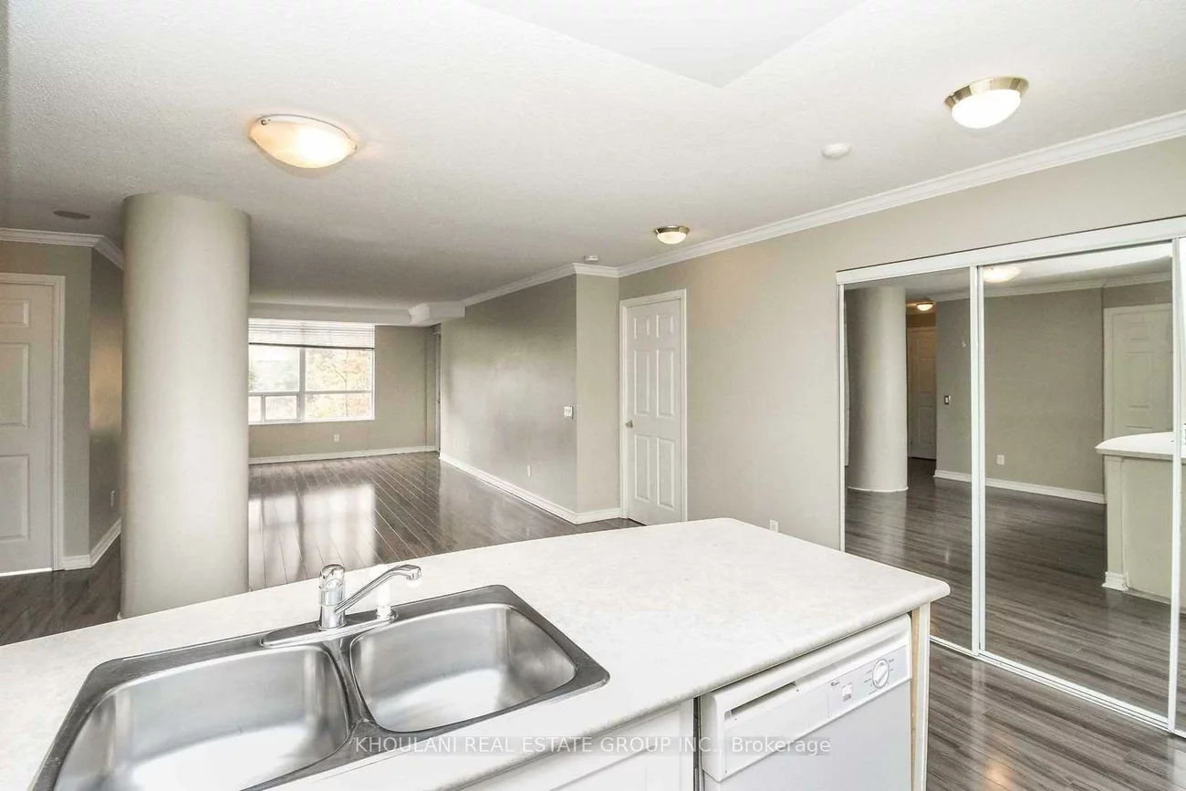 35, Kingsbridge Garden, Hurontario, Mississauga