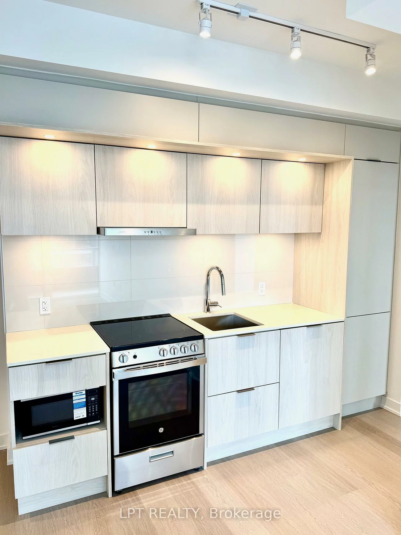 448, Burnhamthorpe, City Centre, Mississauga