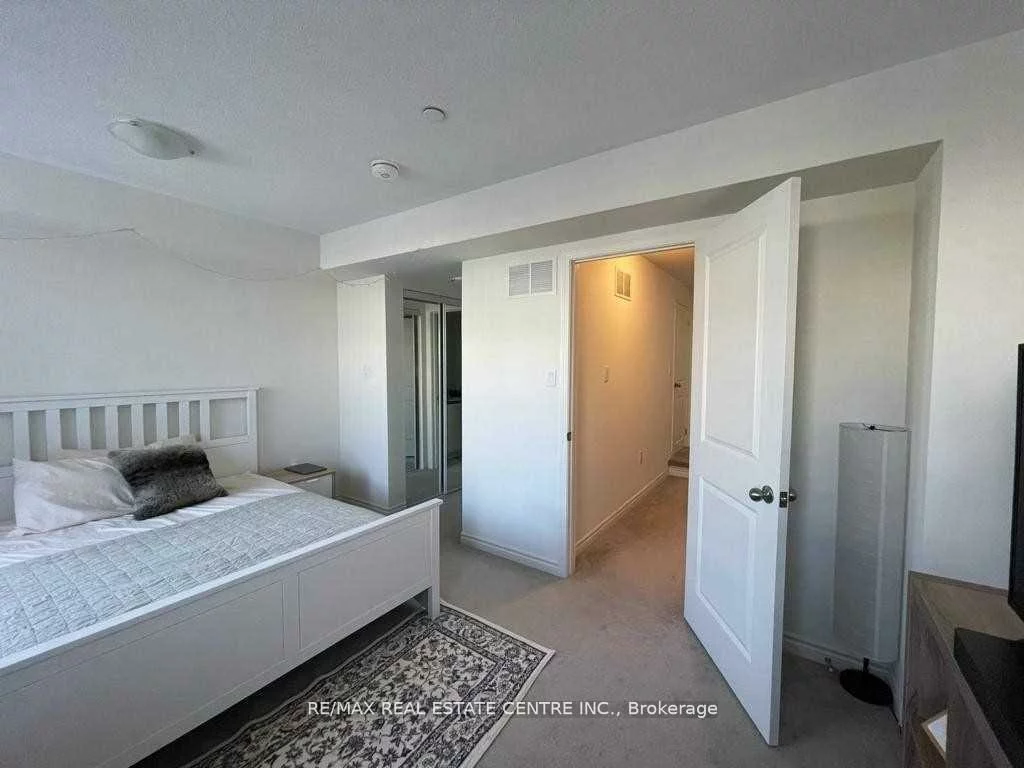 2285, Mcnab, Clarkson, Mississauga