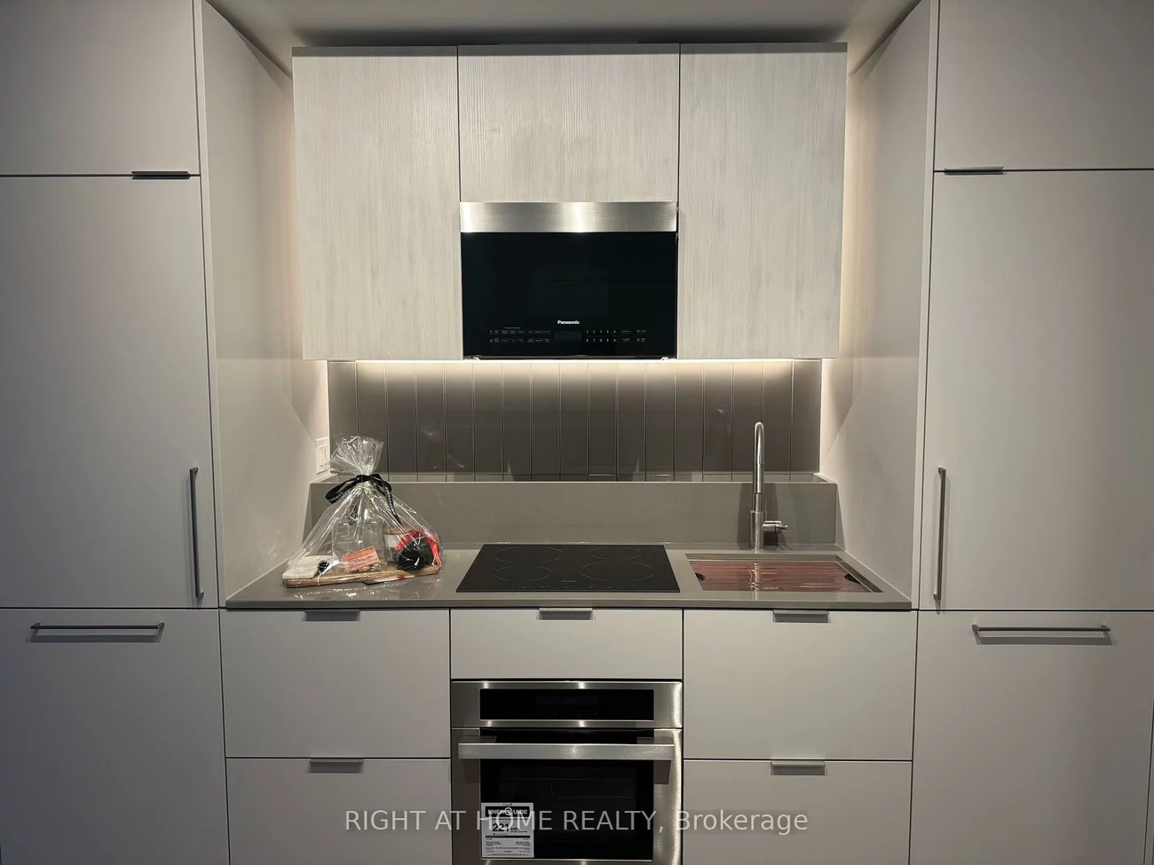 1, Fairview, Mississauga Valleys, Mississauga