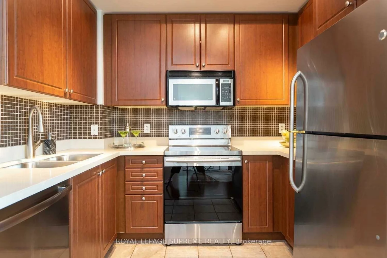 220, Burnhamthorpe, City Centre, Mississauga