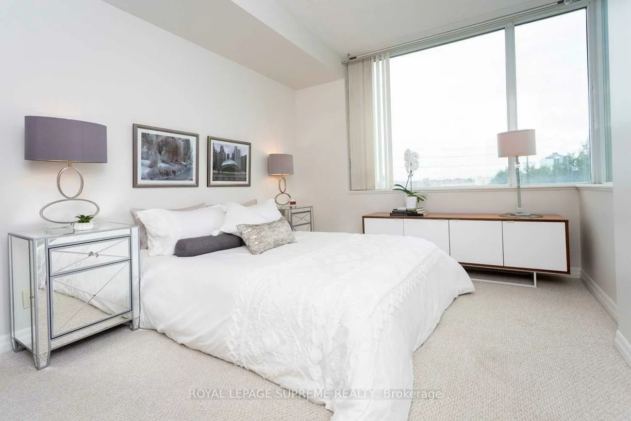 220, Burnhamthorpe, City Centre, Mississauga