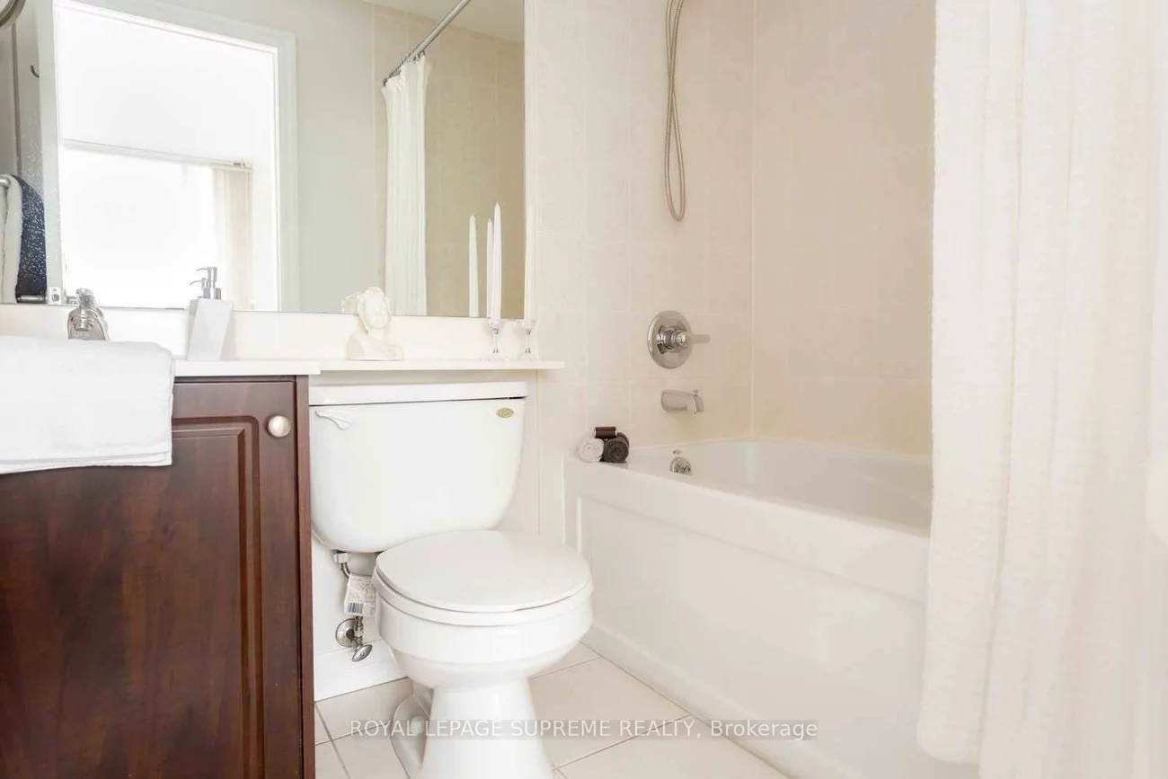 220, Burnhamthorpe, City Centre, Mississauga