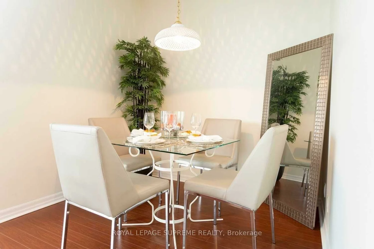 220, Burnhamthorpe, City Centre, Mississauga