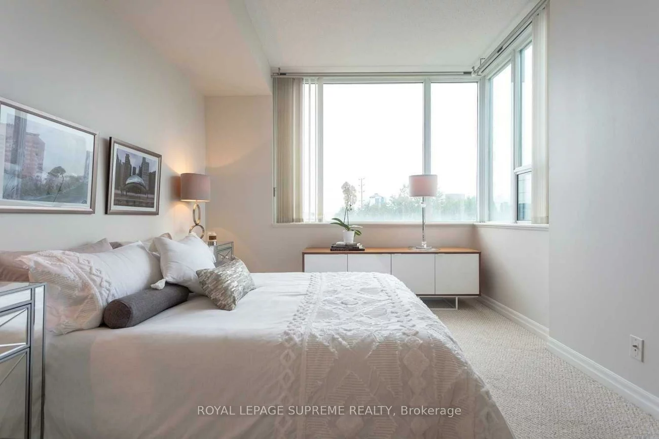 220, Burnhamthorpe, City Centre, Mississauga