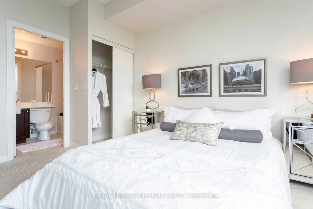 220, Burnhamthorpe, City Centre, Mississauga