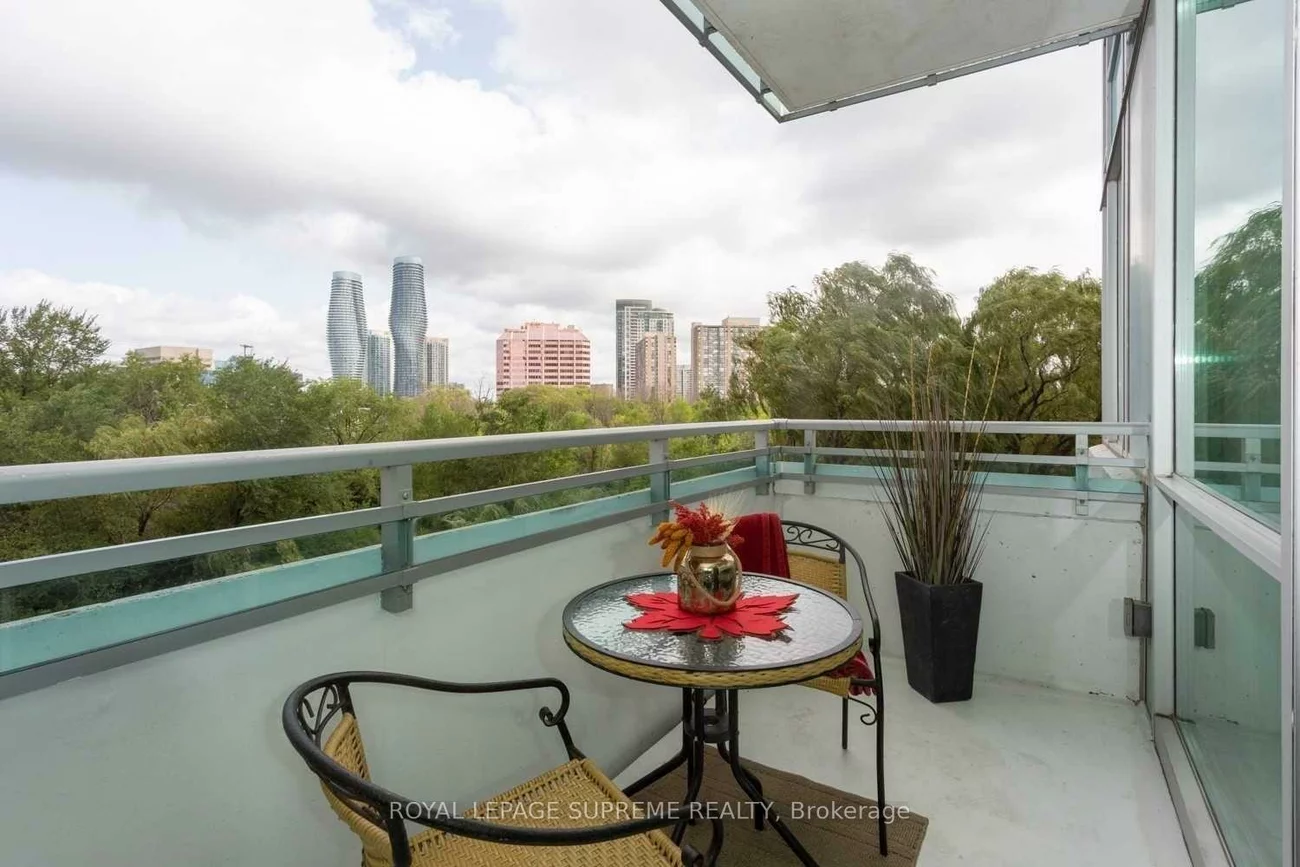 220, Burnhamthorpe, City Centre, Mississauga