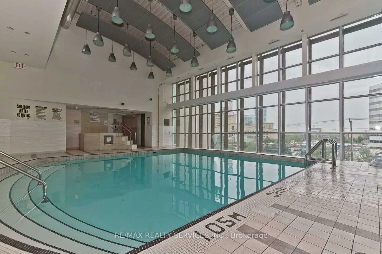 220, Burnhamthorpe, City Centre, Mississauga