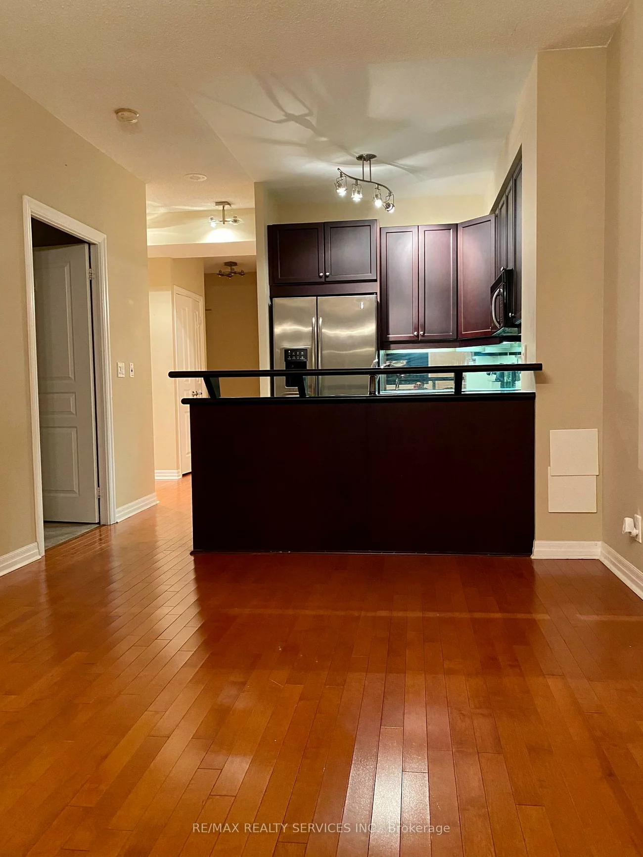 220, Burnhamthorpe, City Centre, Mississauga