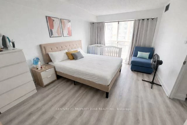 325, Webb, City Centre, Mississauga