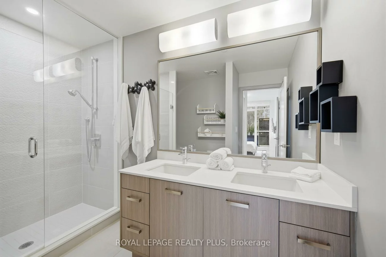 1575, Lakeshore, Clarkson, Mississauga