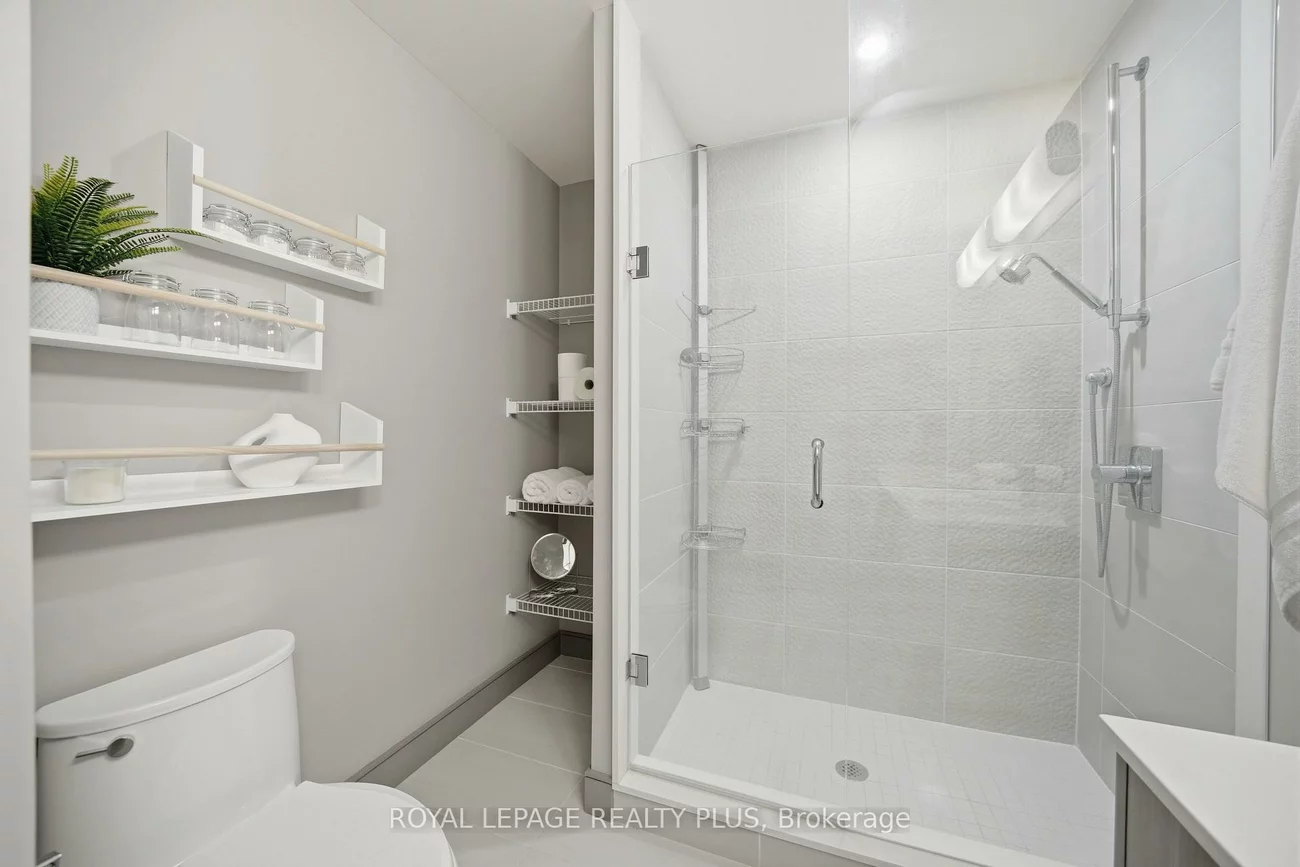 1575, Lakeshore, Clarkson, Mississauga