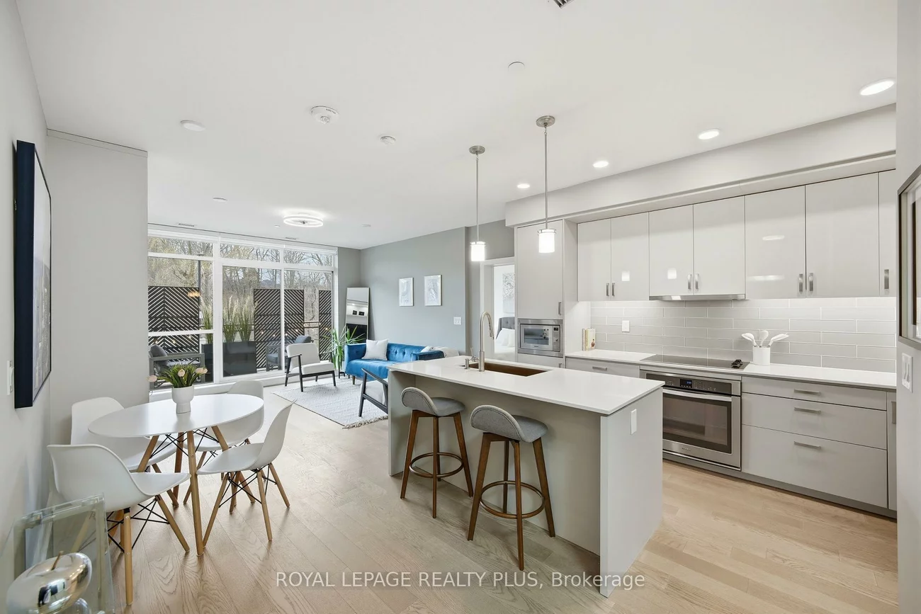 1575, Lakeshore, Clarkson, Mississauga