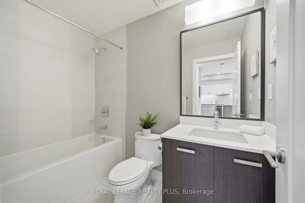 1575, Lakeshore, Clarkson, Mississauga