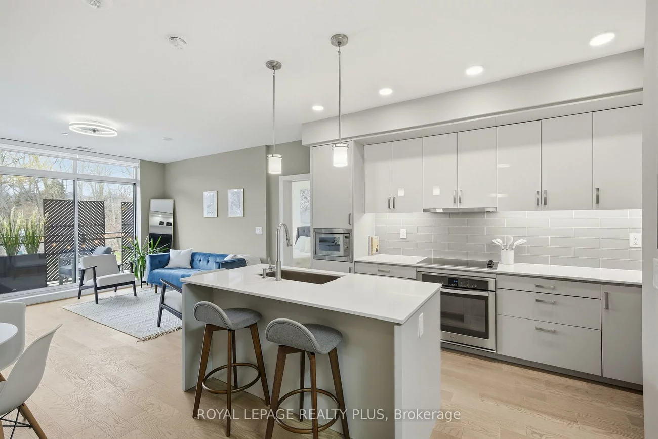 1575, Lakeshore, Clarkson, Mississauga