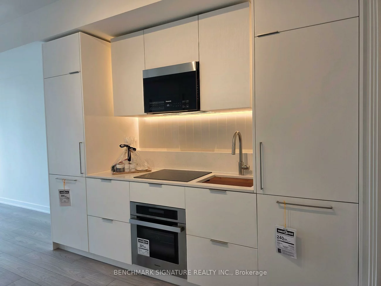 1, Fairview, Mississauga Valleys, Mississauga