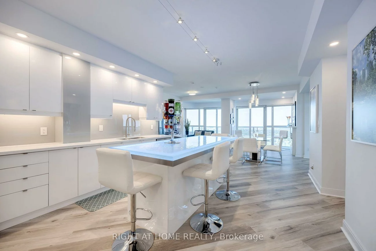 60, Absolute, City Centre, Mississauga
