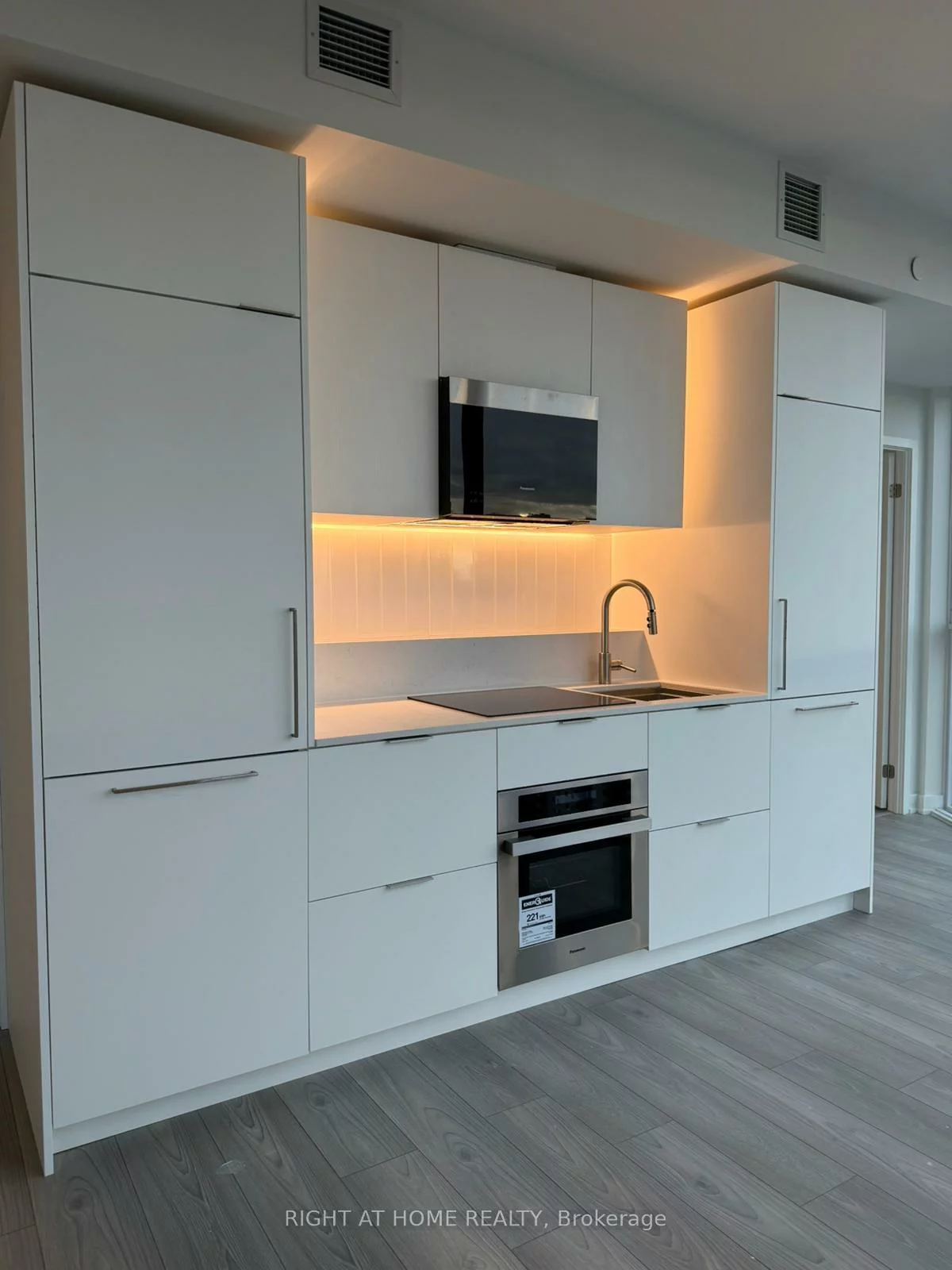 1, Fairview, Mississauga Valleys, Mississauga