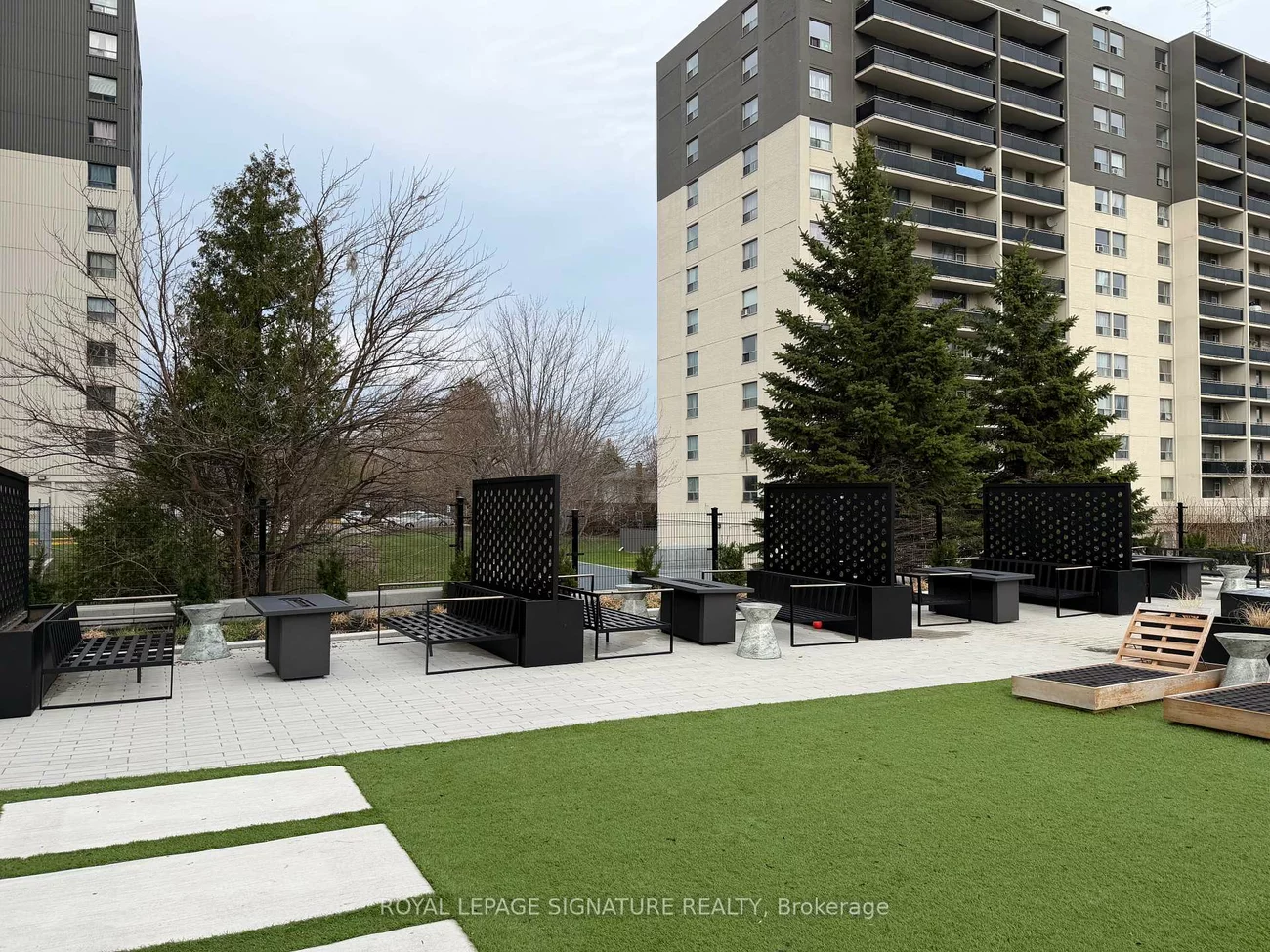 86, Dundas, Cooksville, Mississauga