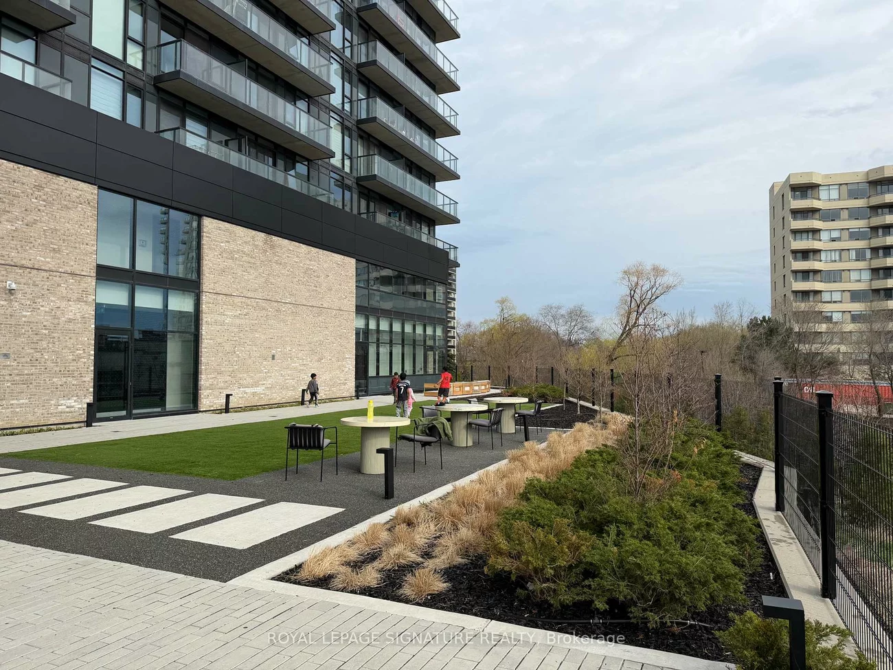 86, Dundas, Cooksville, Mississauga