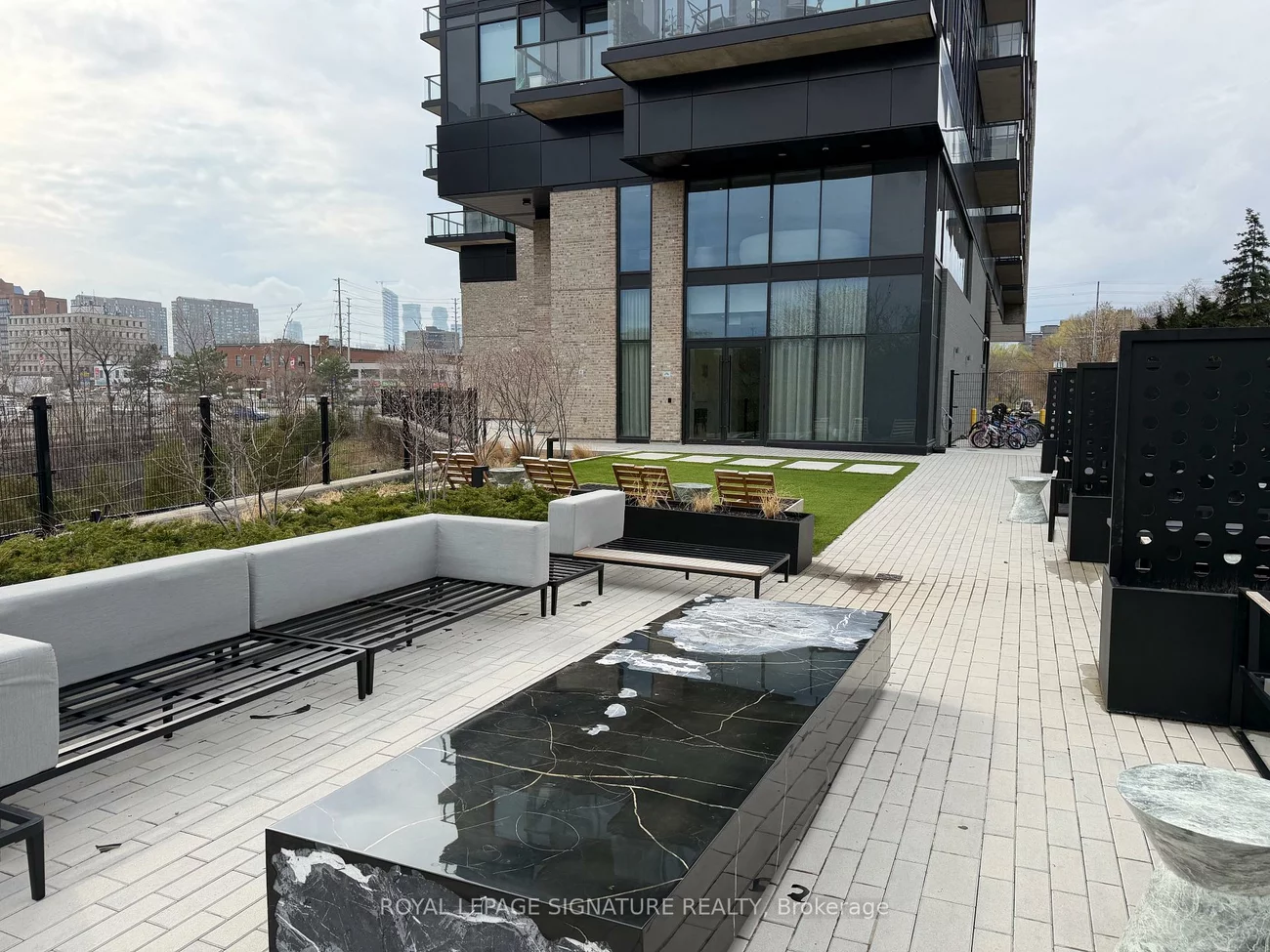 86, Dundas, Cooksville, Mississauga