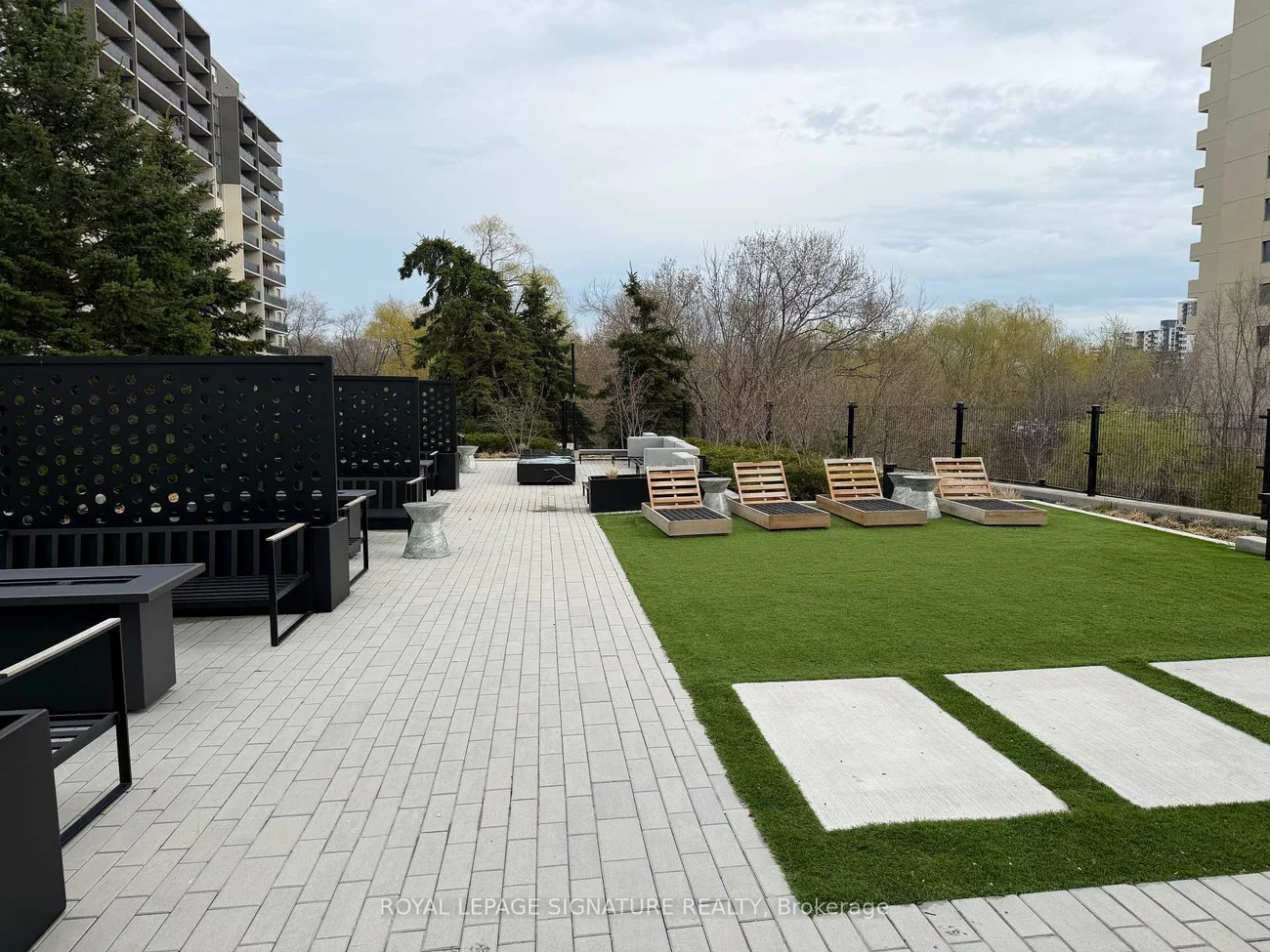 86, Dundas, Cooksville, Mississauga