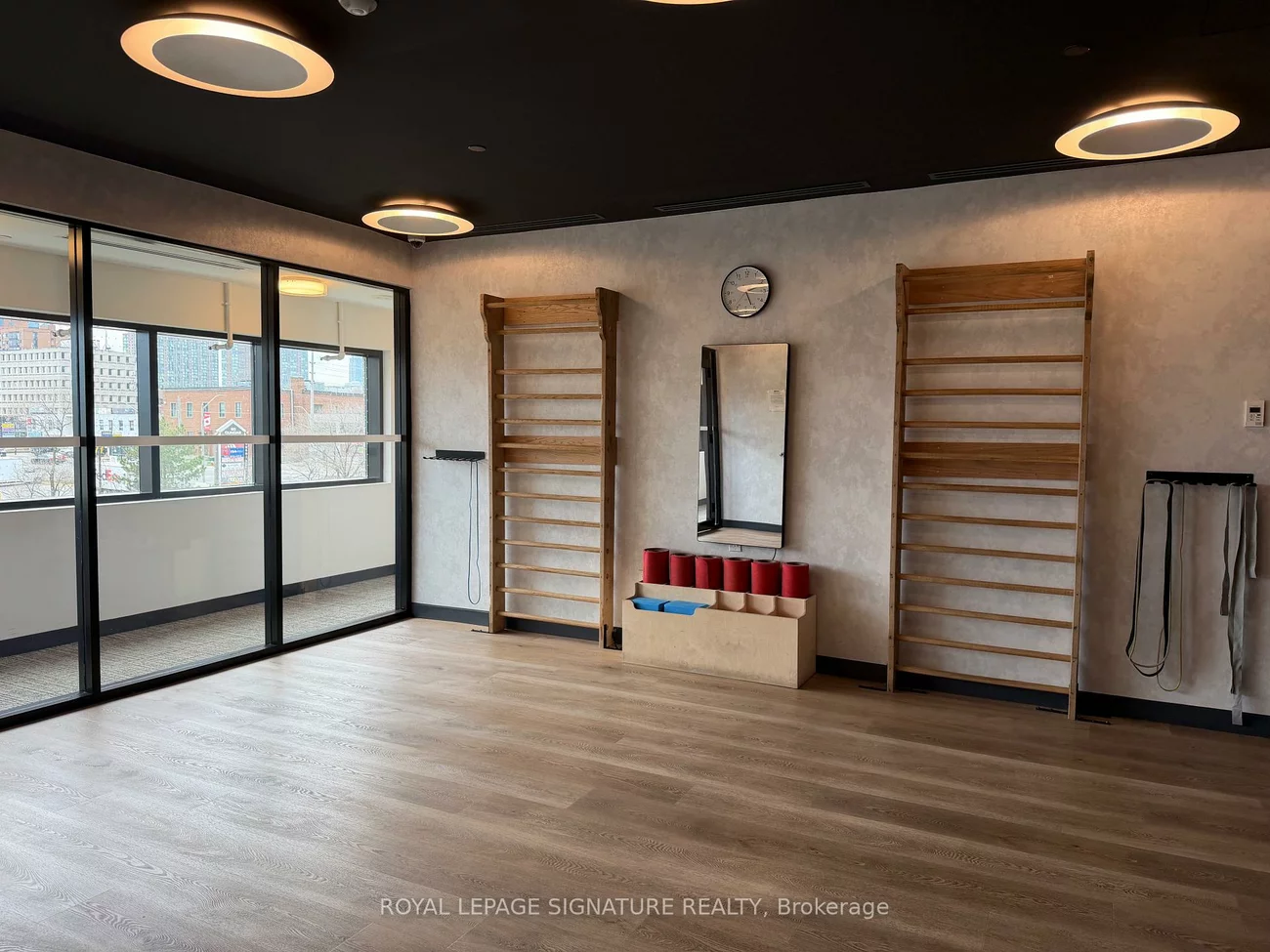 86, Dundas, Cooksville, Mississauga
