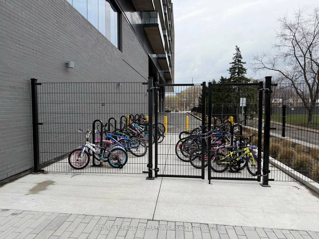 86, Dundas, Cooksville, Mississauga