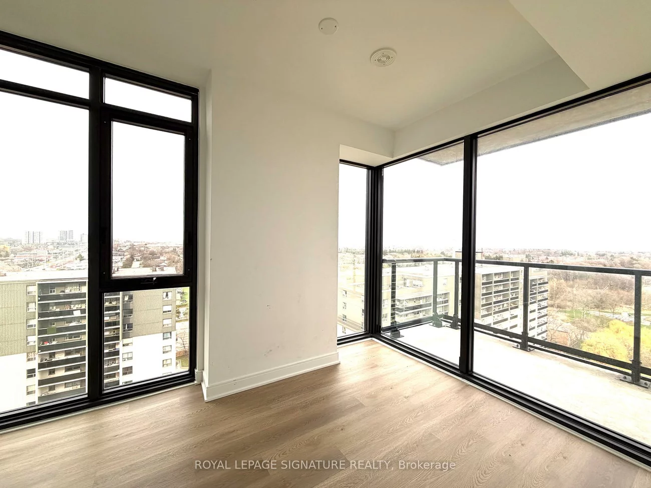 86, Dundas, Cooksville, Mississauga