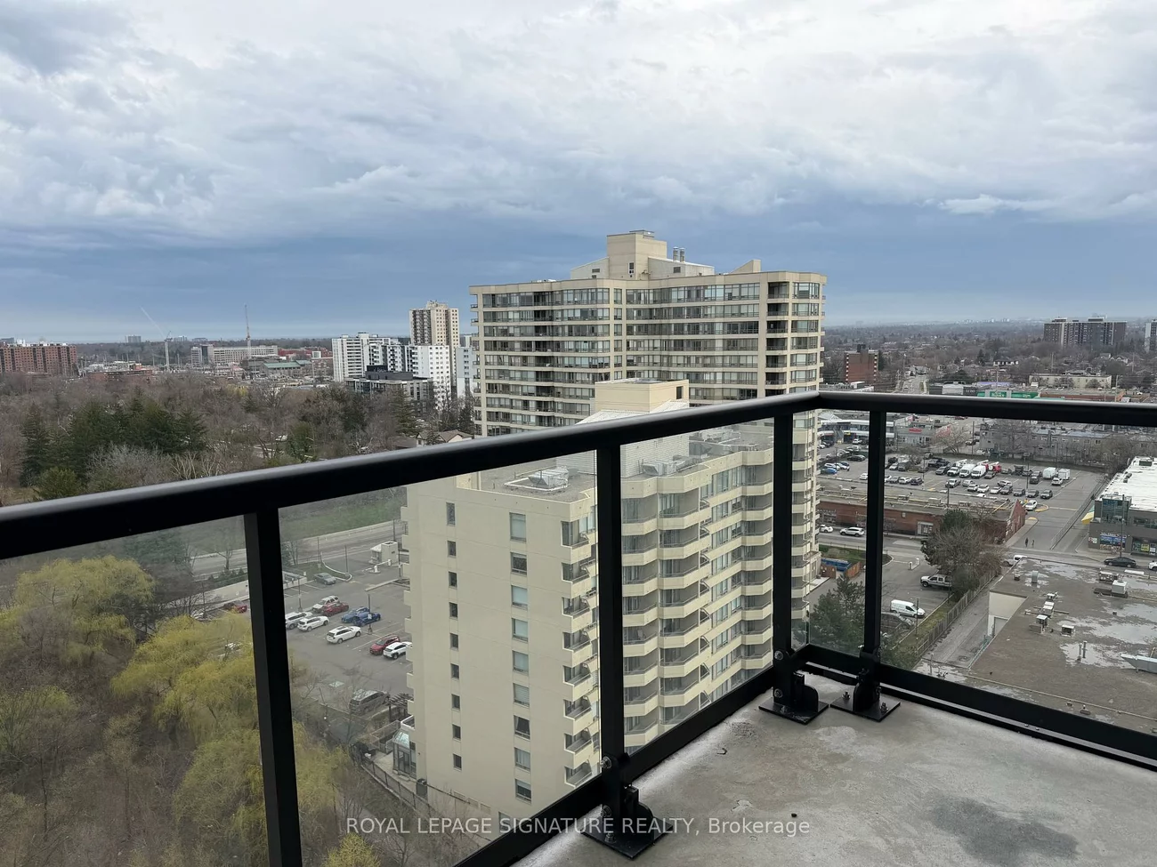 86, Dundas, Cooksville, Mississauga