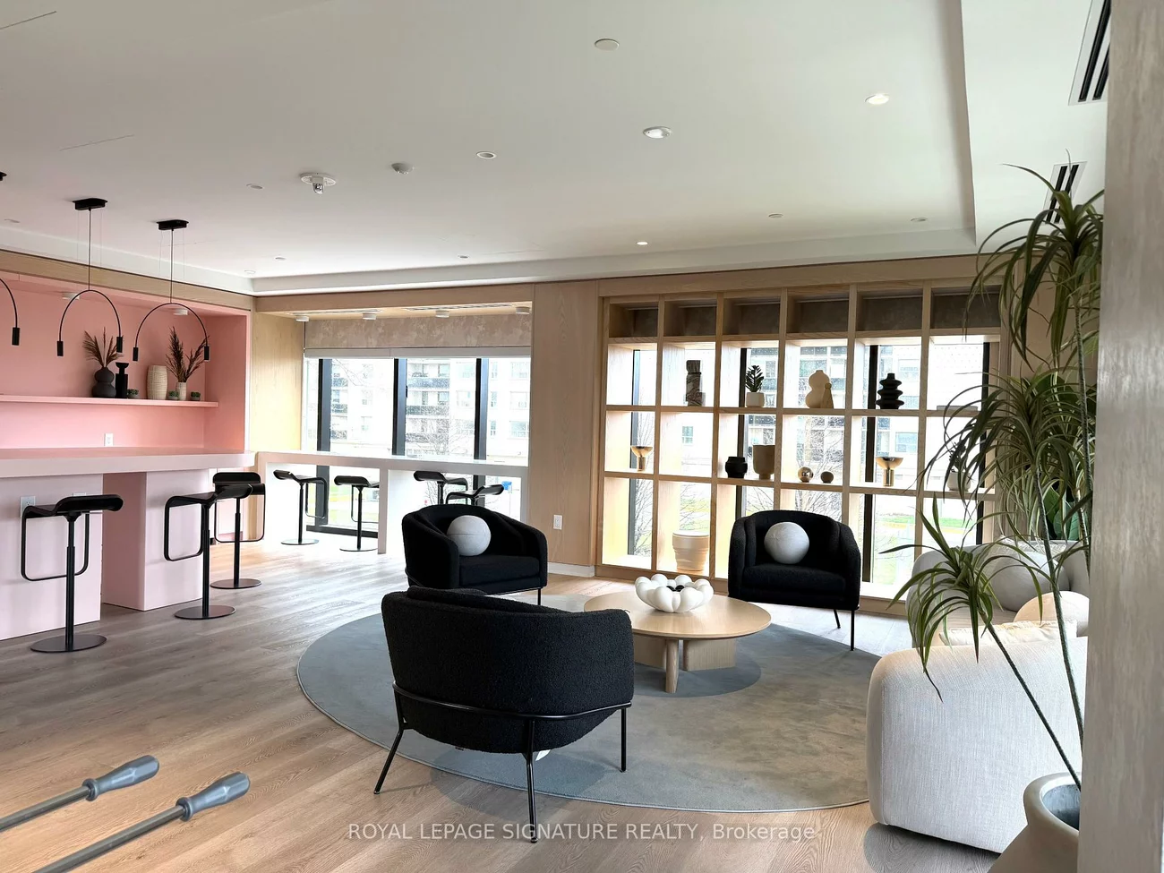 86, Dundas, Cooksville, Mississauga