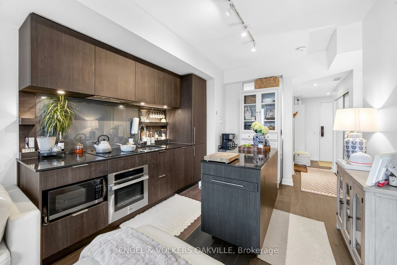 28, Ann, Port Credit, Mississauga