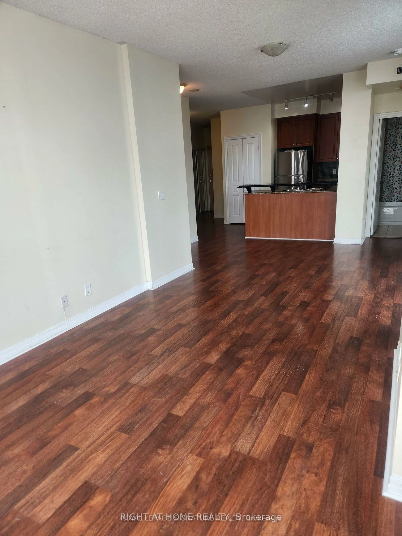 220, Burnhamthorpe, City Centre, Mississauga