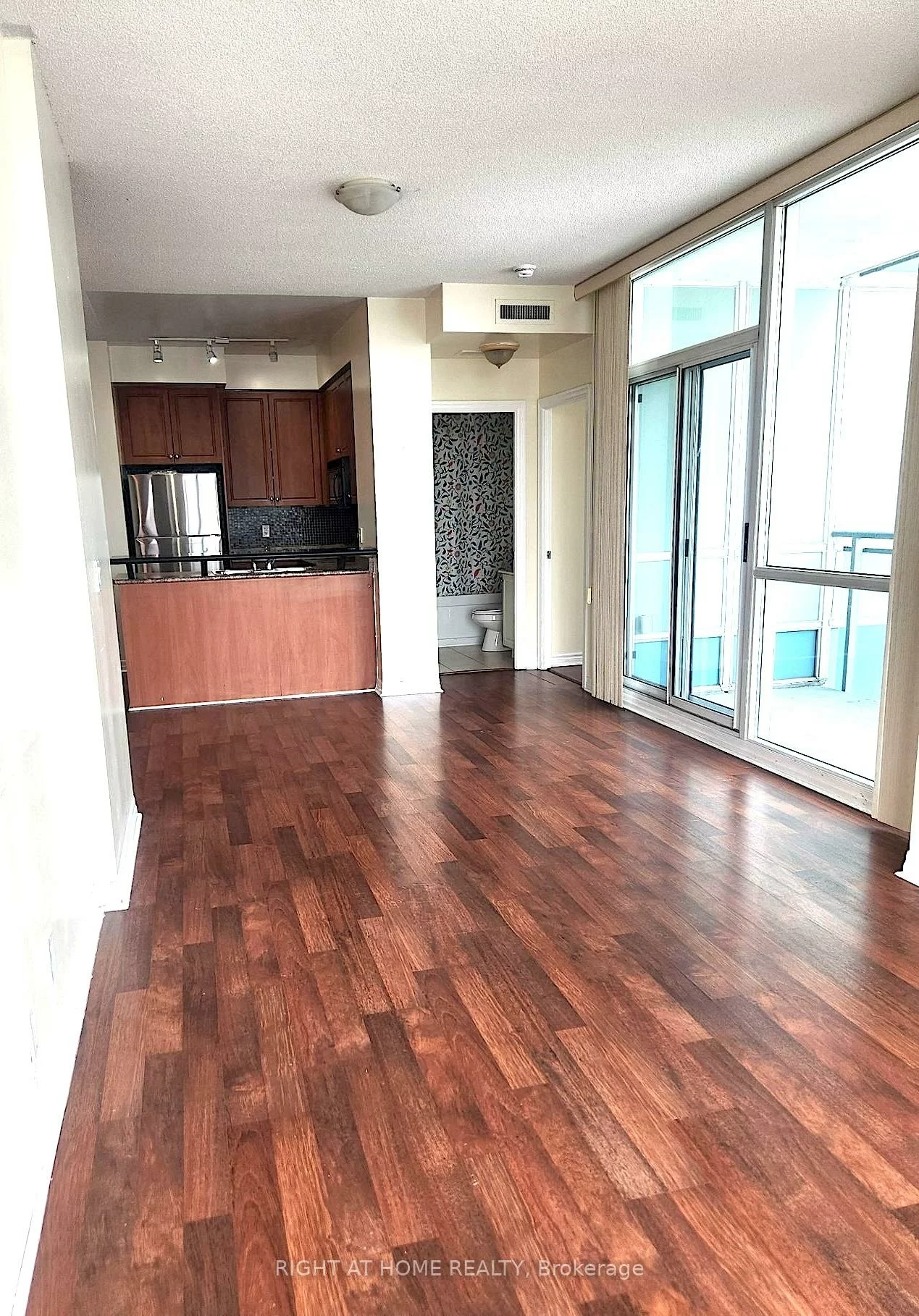 220, Burnhamthorpe, City Centre, Mississauga