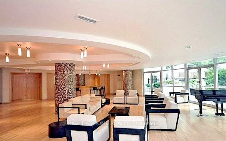 220, Burnhamthorpe, City Centre, Mississauga