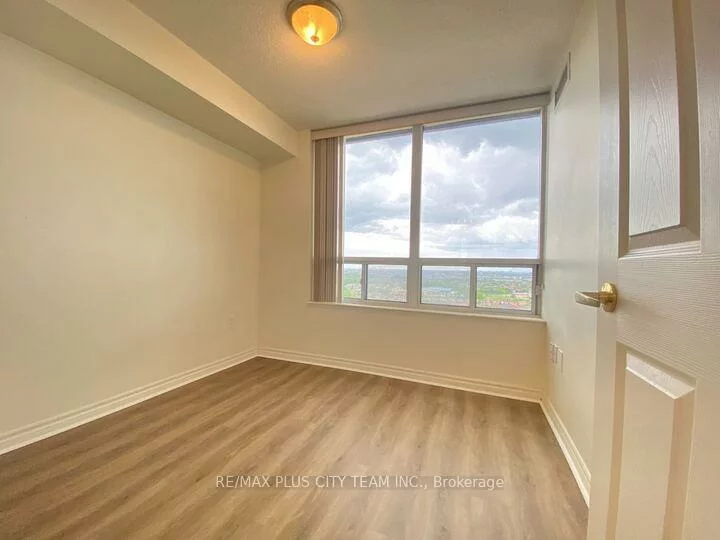 55, Strathaven, Hurontario, Mississauga