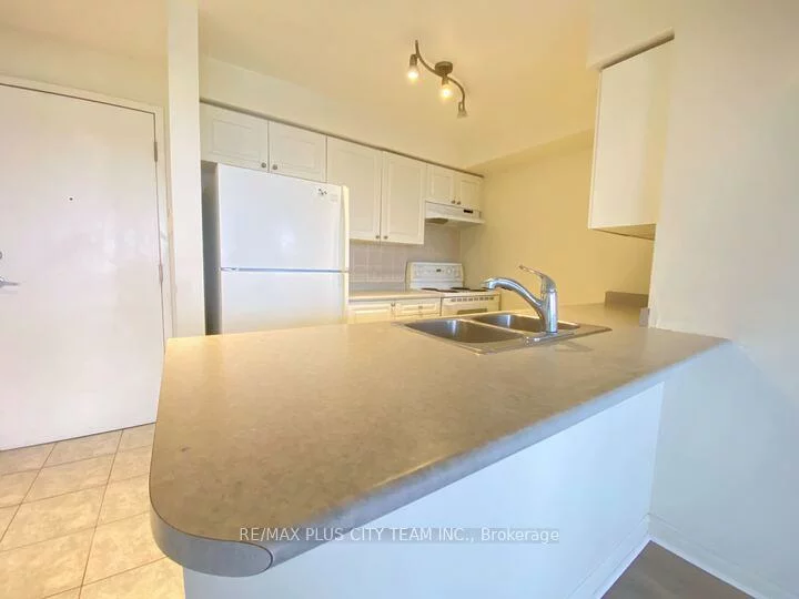 55, Strathaven, Hurontario, Mississauga