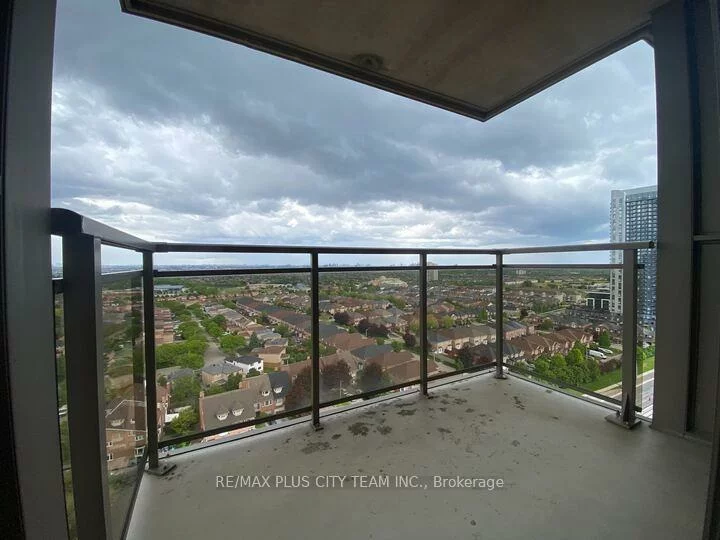 55, Strathaven, Hurontario, Mississauga