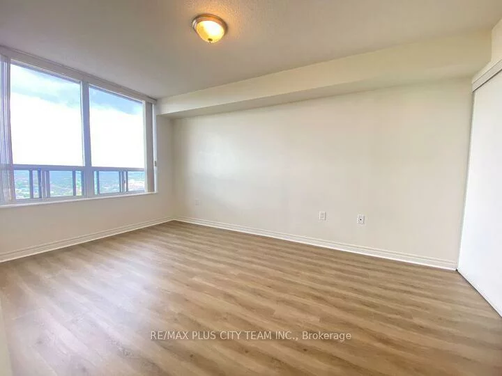 55, Strathaven, Hurontario, Mississauga