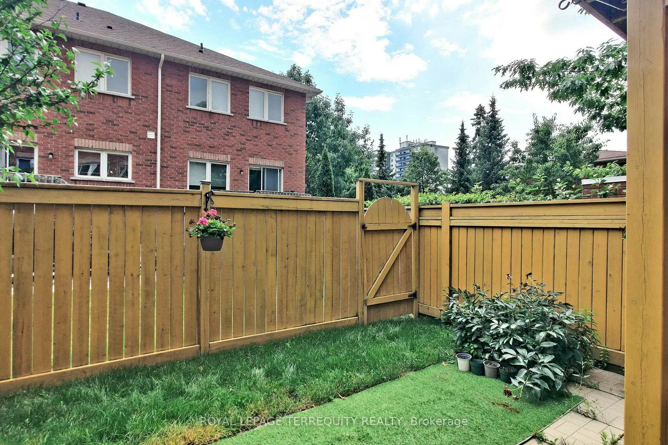 1130, Cawthra, Mineola, Mississauga