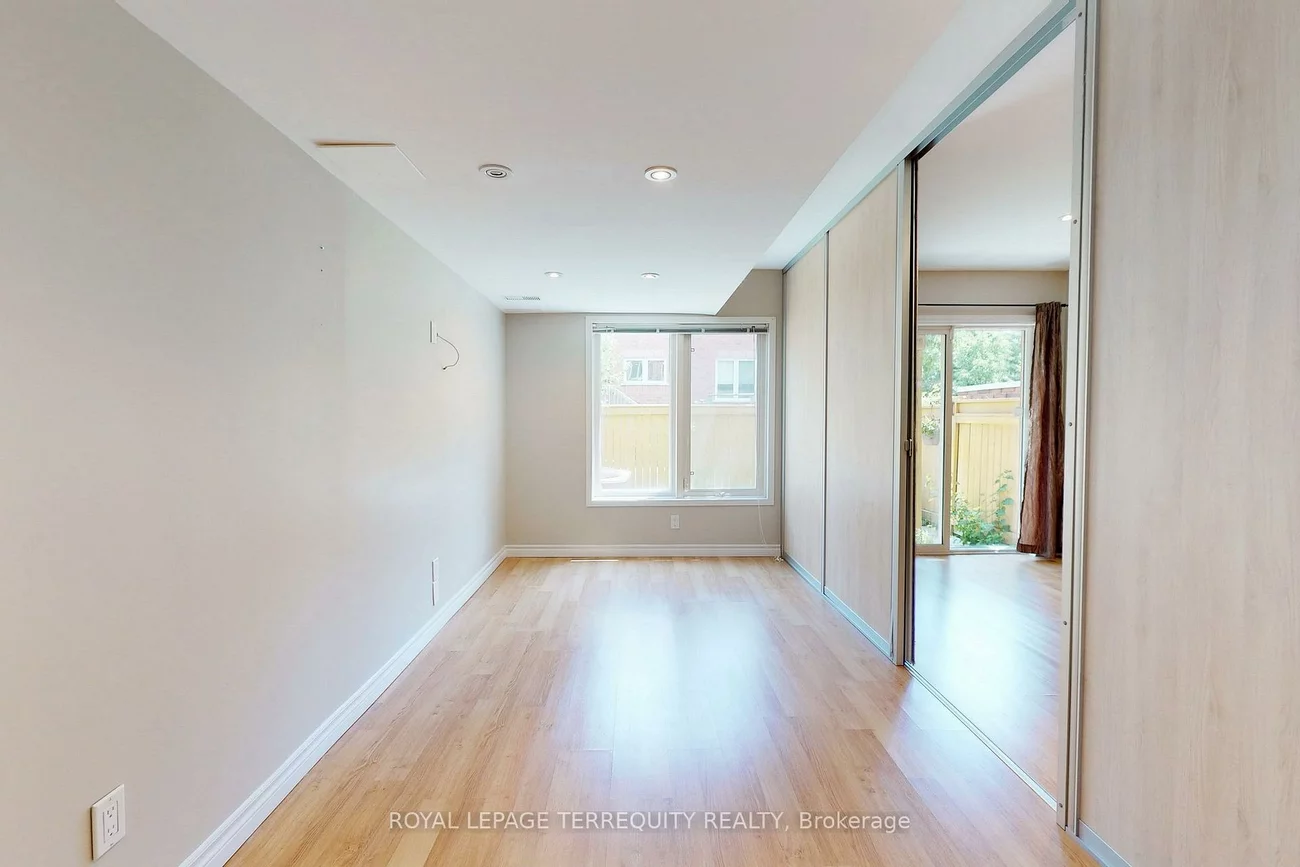 1130, Cawthra, Mineola, Mississauga