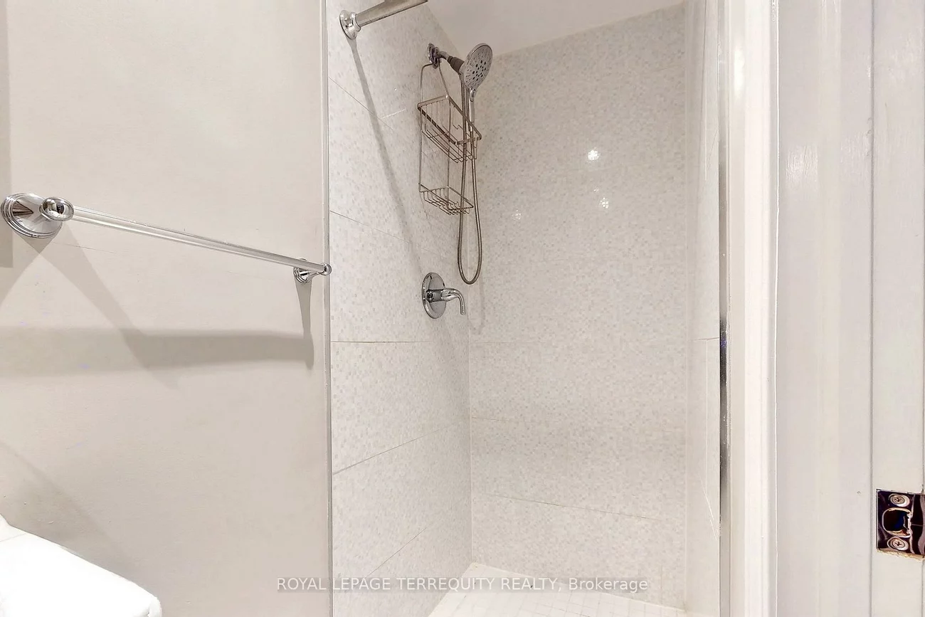 1130, Cawthra, Mineola, Mississauga