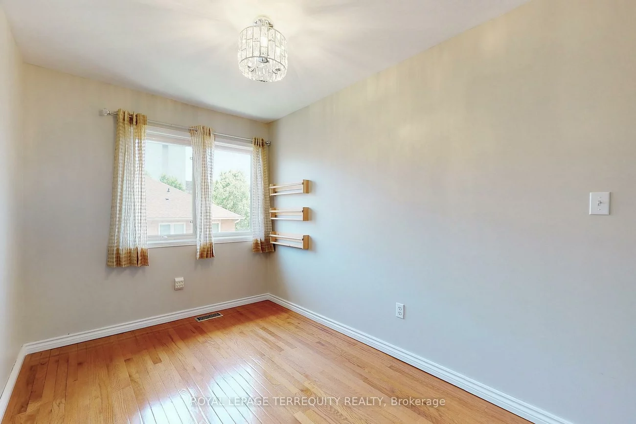 1130, Cawthra, Mineola, Mississauga
