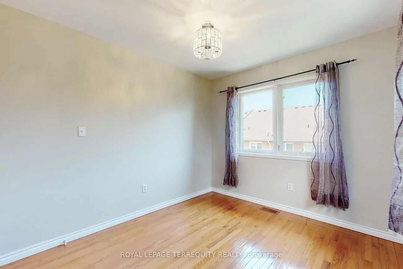 1130, Cawthra, Mineola, Mississauga