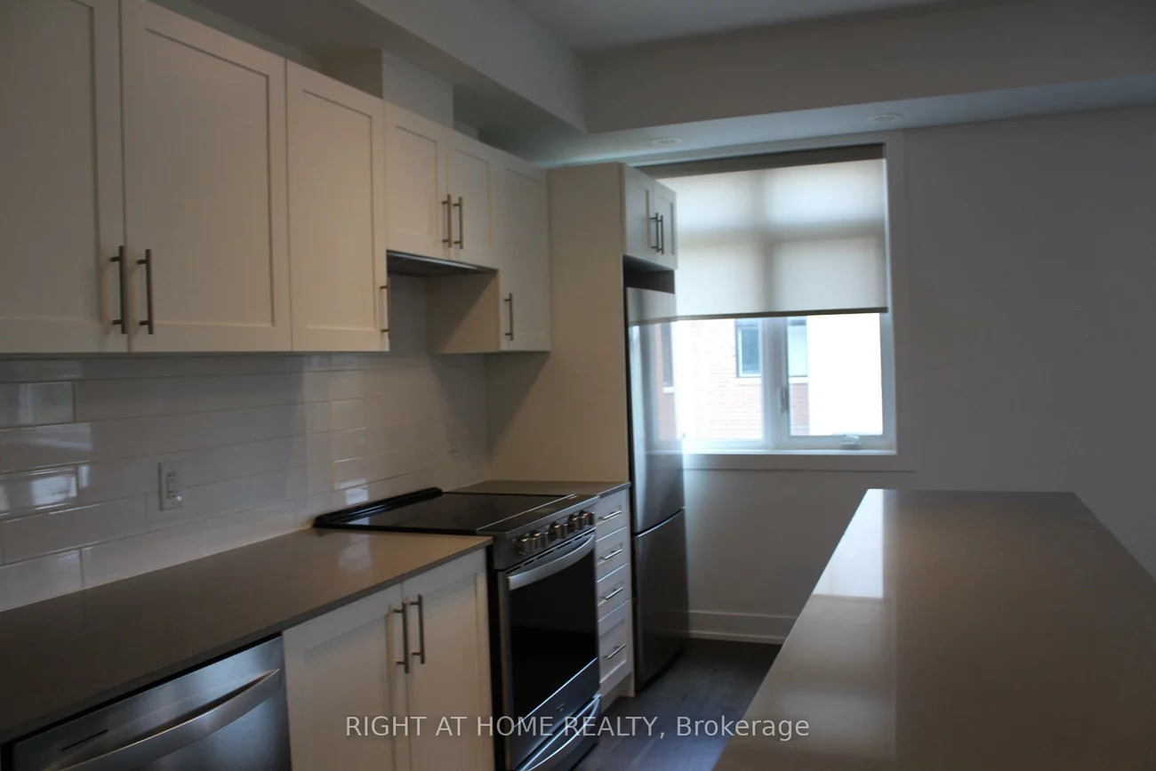 1075, Douglas Mccurdy, Lakeview, Mississauga