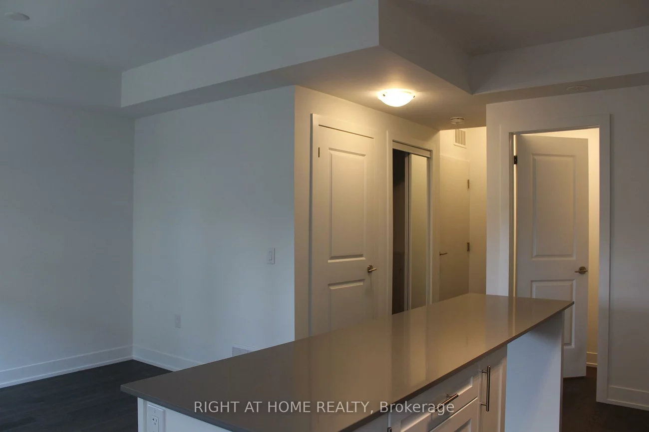 1075, Douglas Mccurdy, Lakeview, Mississauga