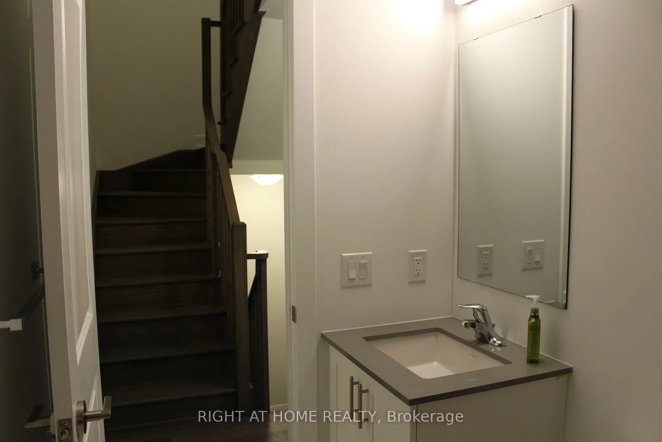 1075, Douglas Mccurdy, Lakeview, Mississauga