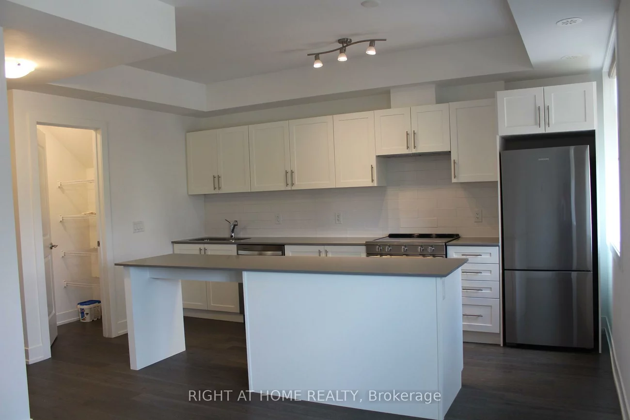 1075, Douglas Mccurdy, Lakeview, Mississauga